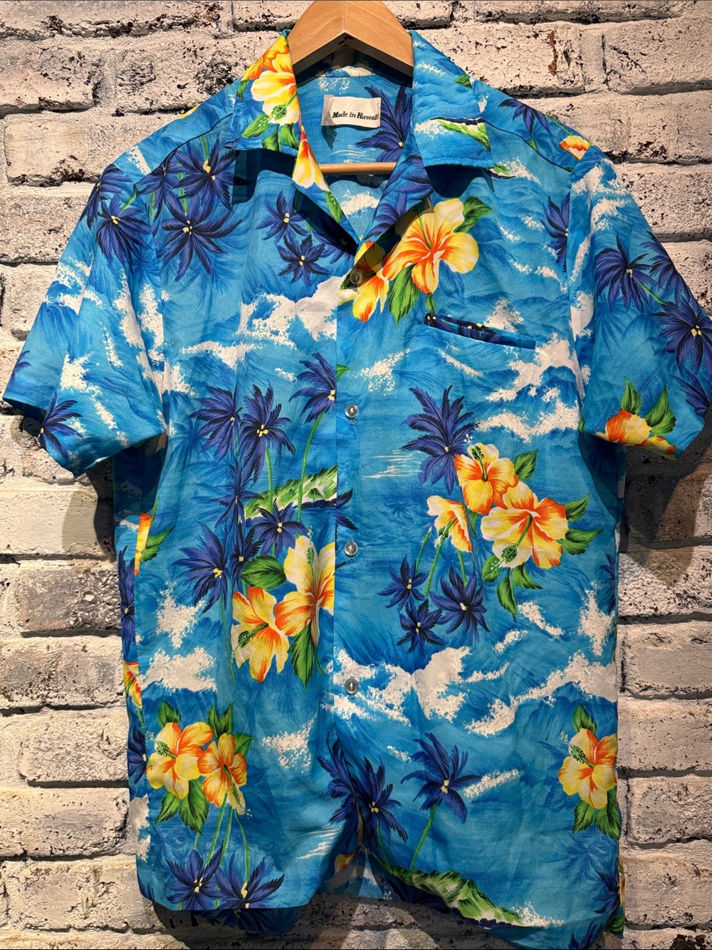 Vintage Hawaiian Floral Button-Down Summer Beach Vacation Shirt